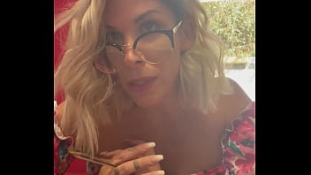 Vidéo en direct de mon bureau au travail j’attend mon jeune voisin pour