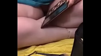 Je vous montre sa chatte