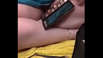 Je vous montre sa chatte