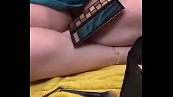 Je vous montre sa chatte