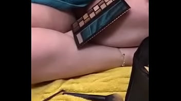 Je vous montre sa chatte