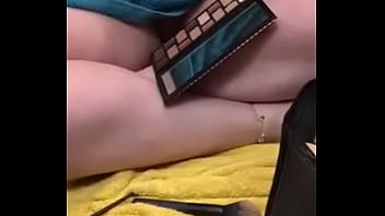 Je vous montre sa chatte