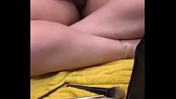 Je vous montre sa chatte