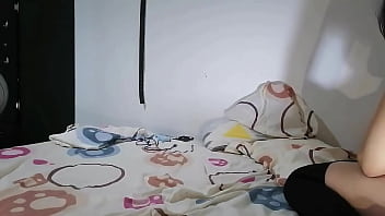 My step cousin arrives from bogota and the first thing she comes to do is this