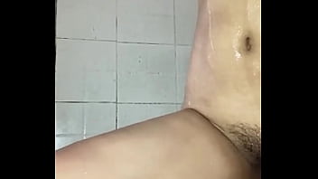 Le mandé un video bañándome al señor de la tienda para que me perdoné lo que le debo