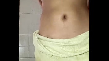 Le mandé un video bañándome al señor de la tienda para que me perdoné lo que le debo