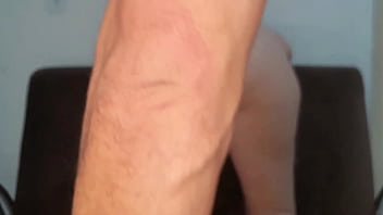 Coloquei a putinha de 4 tirei sua roupa e gozei muito dentro dela