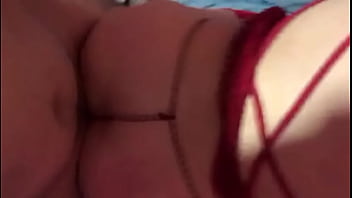 El rojo le va muy bien cuando coje