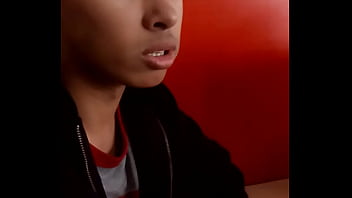 Hott brony eat pizza