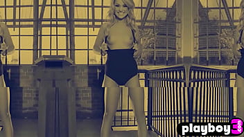 Sexy big boobs babe revealed her stunning body and sexy babe enjoyed hot posing and sexy striptease