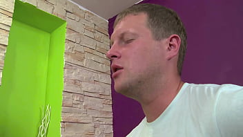 Redhead chick sucks better than her vacuum cleaner p5040