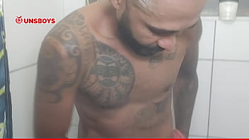 03 Três Safadões Ativos Tomando Banho Compilação Banhos # 2 thumbnail