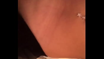 Stefania madalina in bagno si spoglia e si tocca