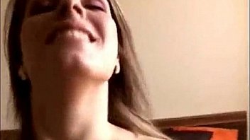 Morena metendo gostoso