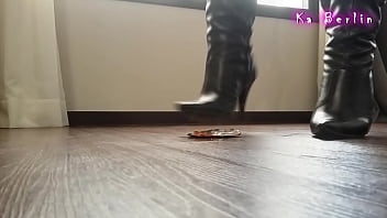 Tin crush in leather boots