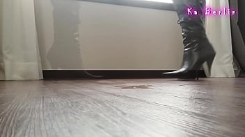 Tin crush in leather boots