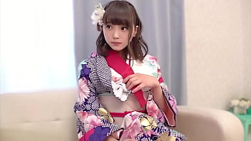 成人式帰りの隠れ爆乳gカップ20歳 記念撮影と称してハメ撮りを撮影 4