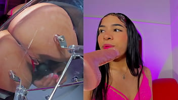 How horny to see this lesbian sucking the machine and with the vibrator in her wet pussy