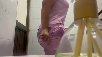 Camara De Baño Chica Enfermera Caliente thumbnail