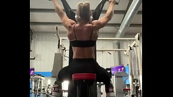 It’s back day i really need a posing coach to help me with that booty pose at the end