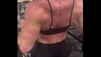 It’s back day i really need a posing coach to help me with that booty pose at the end