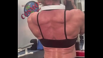 It’s back day i really need a posing coach to help me with that booty pose at the end