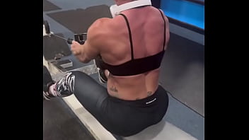 It’s back day i really need a posing coach to help me with that booty pose at the end