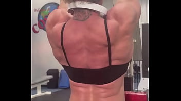 It’s back day i really need a posing coach to help me with that booty pose at the end It’s back day i really need a posing coach to help me with that booty pose at the end