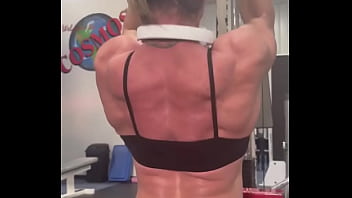 It’s back day i really need a posing coach to help me with that booty pose at the end