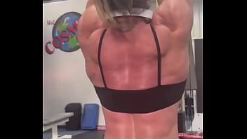 It’s back day i really need a posing coach to help me with that booty pose at the end