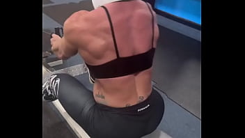 It’s back day i really need a posing coach to help me with that booty pose at the end