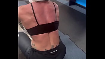 It’s back day i really need a posing coach to help me with that booty pose at the end