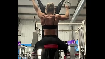 It’s back day i really need a posing coach to help me with that booty pose at the end