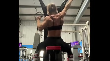 It’s back day i really need a posing coach to help me with that booty pose at the end