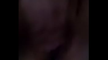 Frotando la concha a mi guera