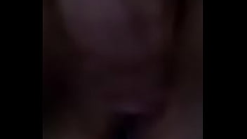 Frotando la concha a mi guera