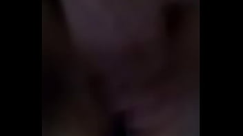 Frotando la concha a mi guera