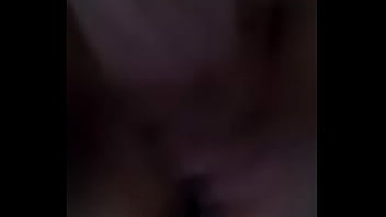 Frotando la concha a mi guera