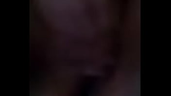 Frotando la concha a mi guera