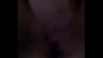 Frotando la concha a mi guera