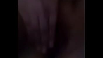 Frotando la concha a mi guera