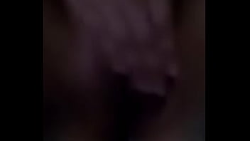 Frotando la concha a mi guera