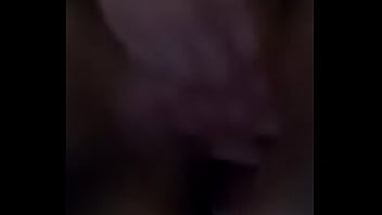 Frotando la concha a mi guera