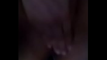 Frotando la concha a mi guera