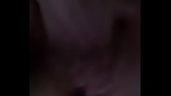 Frotando la concha a mi guera