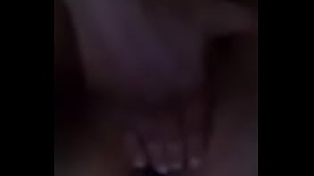 Frotando la concha a mi guera