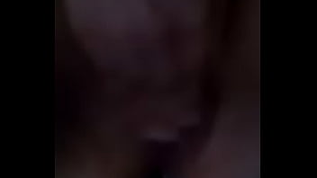 Frotando la concha a mi guera