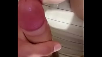 Su primer cumshot en la boca