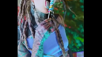 Girlfriend with or without split tongue