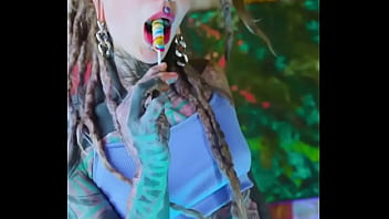 Girlfriend with or without split tongue